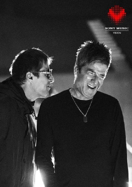 OASIS : Don't look back in anger